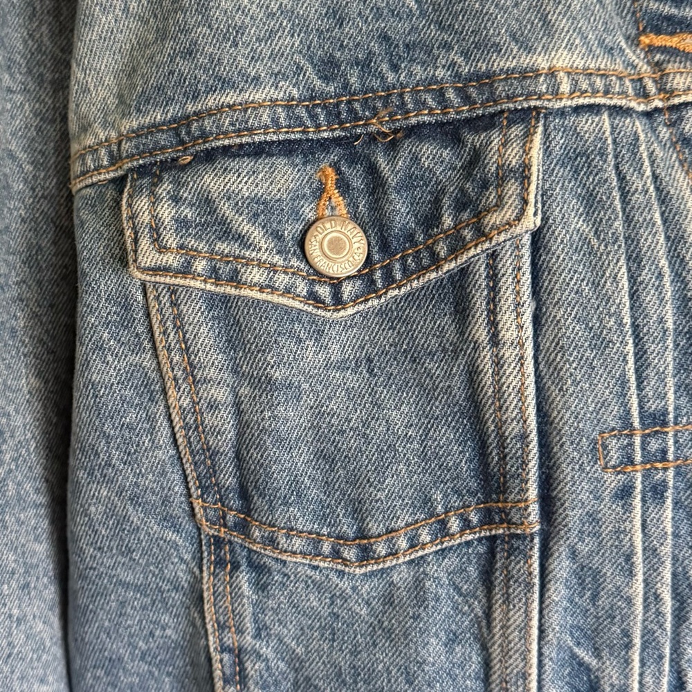 Old Navy Women’s Relaxed Fit Denim Jacket Size Medium - Picture 3 of 7